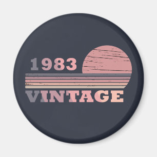 Íman Nascida em 1983 moderno aniversário vintage elegan