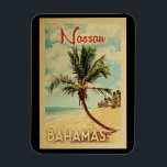 Íman Nassau Palm Tree Viagens vintage<br><div class="desc">Um impressão de arte moderno do século médio único,  Nassau Bahamas,  no estilo da poster viagens vintage. Ele apresenta uma palmeira curva na praia arenosa com oceano sob um céu azul nublado.</div>