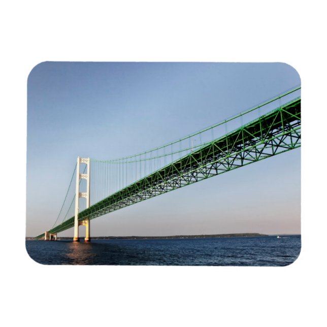 Íman Navegando sob a ponte Mackinac (Horizontal)