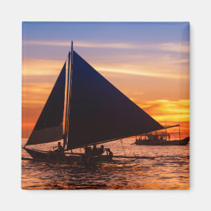 Íman Navigação de Paraw no por do sol Philippines