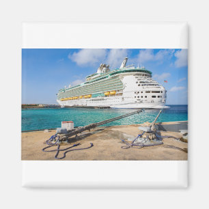 Íman Navio de cruzeiro ancorado na costa da ilha Bonair