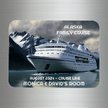 Íman Navio de cruzeiro do Alaska no Oceano Personalizad<br><div class="desc">Este design pode ser personalizado na área fornecida pela alteração da foto e/ou do texto. Ou pode ser personalizado clicando em Personalizar este Modelo e, em seguida, escolhendo o clique para personalizar mais a opção e excluir ou alterar a cor do plano de fundo, adicionar texto, alterar a cor ou...</div>