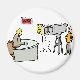 Íman Newscaster reportando ao vivo em um estúdio