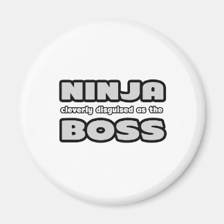 Íman Ninja Claramente Disfarçada De Chefe