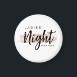 Íman Noite das Mulheres Aquarela Blush Despedida de Sol<br><div class="desc">A equipe da noiva vai adorar o design da Noite das Mulheres em uma fonte caligráfica divertida contra um traço de aquarela rosa com respingos de confete. Personalize facilmente com o nome da garota de sua escolha.  Torna-se um lindo souvenir para sempre daquela noite especial.</div>