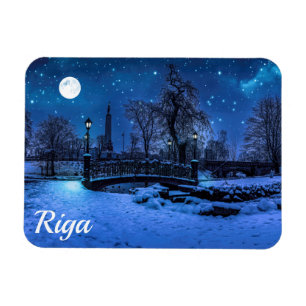 Íman Noite mágica de inverno com céu estrelado em Riga