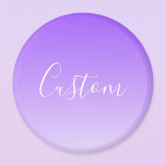 Íman Nome de Script Cursivo e Mouse Leve-Roxo Editável<br><div class="desc">Design moderno mínimo com texto e cor de fundo editáveis.</div>