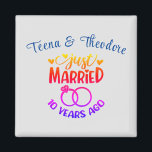 Íman Nomes Personalizados do 10º Aniversário de Casamen<br><div class="desc">Comemore seu décimo aniversário de casamento com este ímã personalizado. Personalize os nomes em texto azul para o seu ou para o casal que está celebrando este evento de marco. Excelente para um favor do partido também!</div>