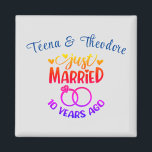 Íman Nomes Personalizados do 10º Aniversário de Casamen<br><div class="desc">Comemore seu décimo aniversário de casamento com este ímã personalizado. Personalize os nomes em texto azul para o seu ou para o casal que está celebrando este evento de marco. Excelente para um favor do partido também!</div>