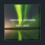 Íman Norte Lights Aurora Borealis Night Sky Weding<br><div class="desc">Luzes nortes,  imã de Casamento Aurora Borealis. Céu noturno,  estrelas,  ímã de montanha. Personalize com seus Nomes e a data do casamento.</div>