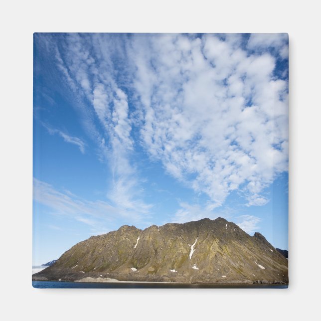 Íman Noruega, Svalbard, Nuvens acima de penhascos íngre (Frente)
