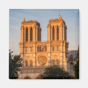 Íman Notre Dame de Paris em Ouro Hour - Paris, França