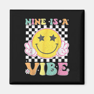 Íman Nove é um Vibe 9º aniversário, Groovy Smile Face 9
