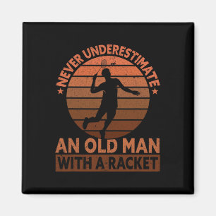 Íman Nunca Subestime Um Velho Com Um Racket Engraçado