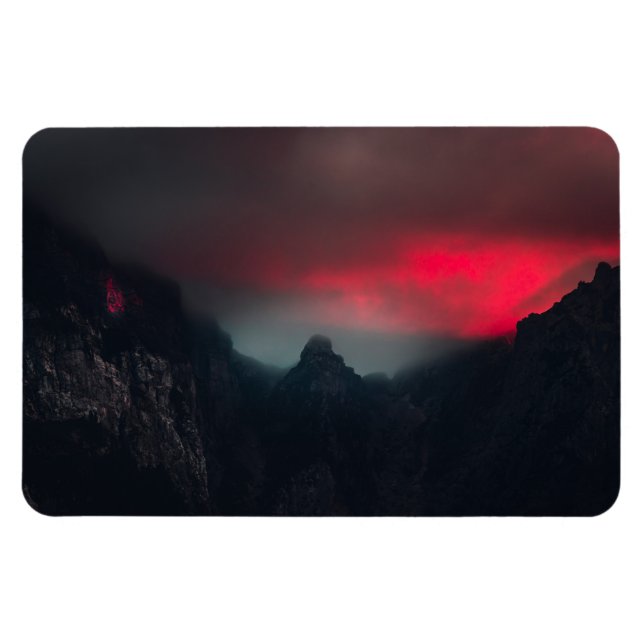 Íman Nuvens a arder, nevoeiro e montanhas (Horizontal)