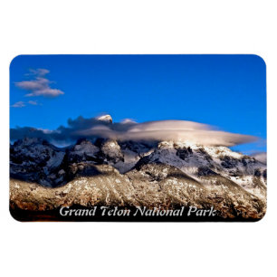 ÍMAN NUVENS LENTICULAR SOBRE MONTANHAS GRANDES DE