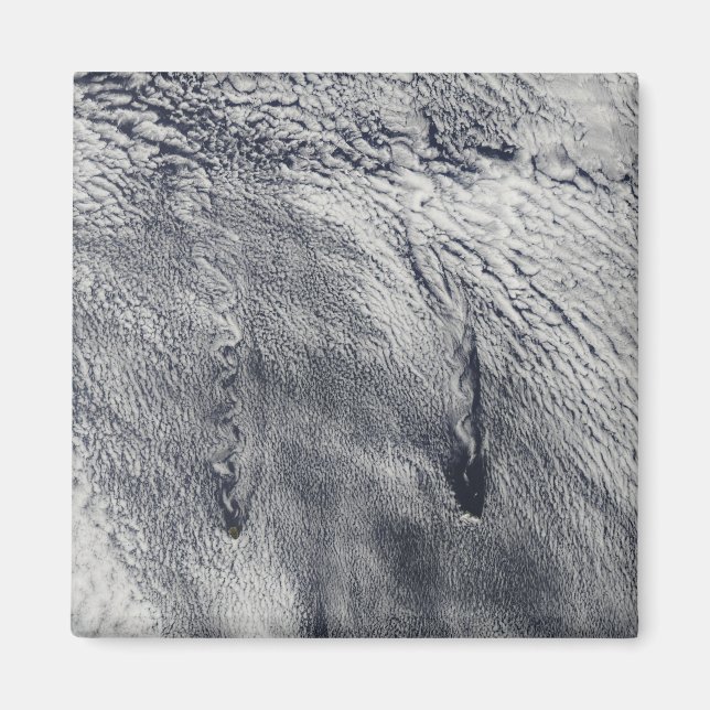 Íman Nuvens sobre as ilhas Juan Fernandez (Frente)