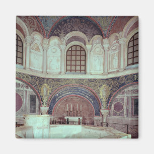 Íman O apse com a pia batismal baptismal