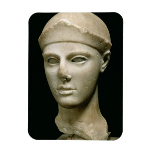 Íman O Athena de Aegina, vestindo um capacete, cabeça