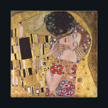 Íman O Beijo, Gustav Klimt<br><div class="desc">O Beijo (original Der Kuss) foi pintado por Gustav Klimt, e é provavelmente seu trabalho mais famoso. Começou a trabalhar nesse sentido em 1907 e é o ponto alto do seu chamado "Período Ouro". Ele retrata um casal, em vários tons de ouro e símbolos, compartilhando um beijo contra o fundo...</div>
