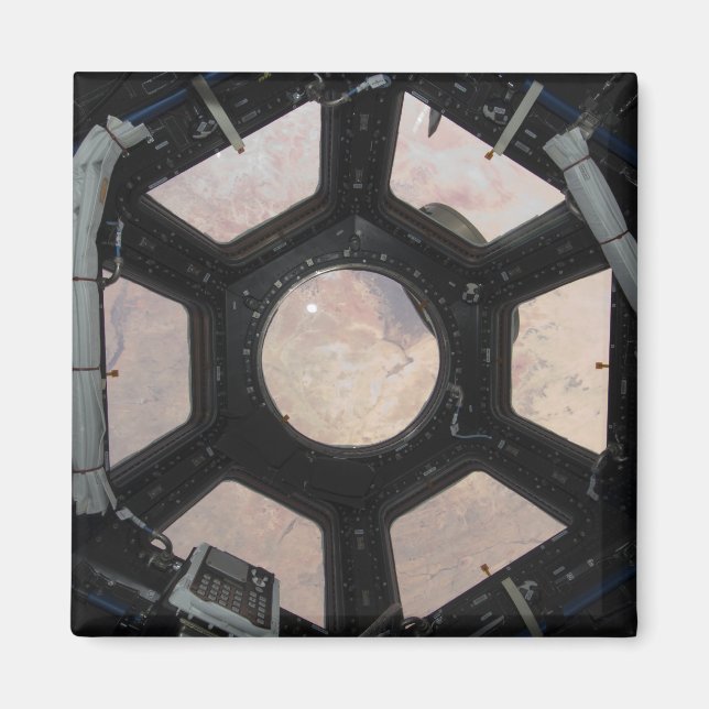 Íman O deserto do Sara visível através das janelas (Frente)