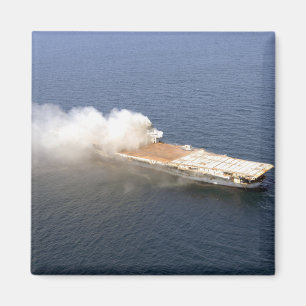 Íman O ex-Oriskany, um carr desarmado dos aviões