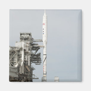 Íman O foguete Ares I-X é visto na plataforma de lançam