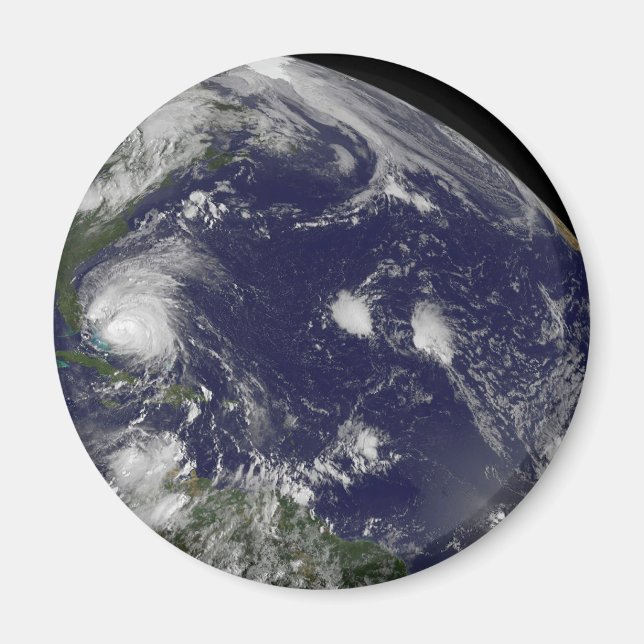 Íman O Furacão Irene Se Movendo Através Das Bahamas. (Frente)