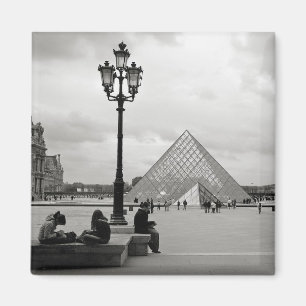 Íman O ímã de vidro da pirâmide do Louvre
