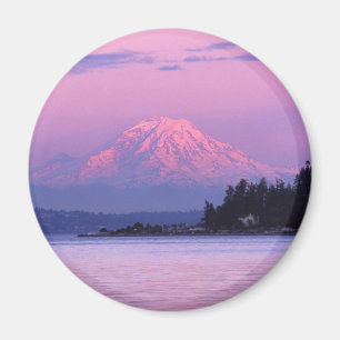 Íman O Monte Rainier no por do sol, estado de