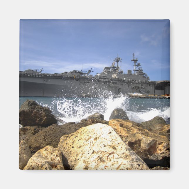 Íman O navio de ataque anfíbio USS Kearsarge (Frente)