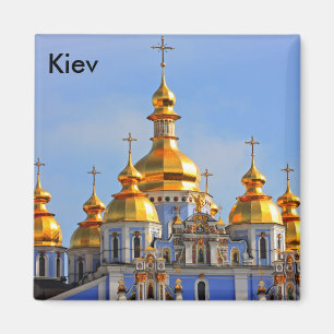 Íman O ouro lida na catedral no spri recolhido Kiev