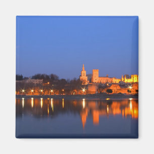Íman O Palácio do Papa em Avignon e o rio Rhone
