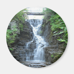 Íman O soro de leite coalhado superior cai Ithaca, NY