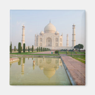 Íman O tranquilo e pacífico Taj Mahal ao nascer do sol,