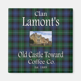 Íman O velho Castelo de Clan Lamont em direção ao caf