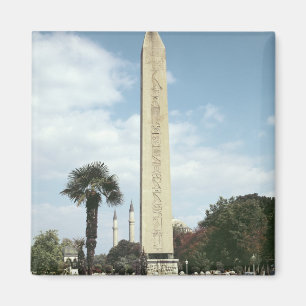 Íman Obelisk de Theodosius mim, com uma base romana
