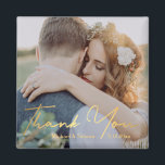 Íman obrigado você, foto de casamento da caligrafia our<br><div class="desc">obrigado elegante,  magneta de fotos de casamento da caligrafia ouro</div>