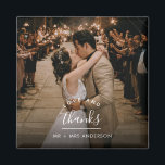 Íman Obrigados e amor Foto de casamento<br><div class="desc">Anunciando nossa Foto de Obrigados e Amor, Obrigado Magnet, a forma perfeita de expressar gratidão aos seus entes queridos pelo seu apoio e pelos seus desejos de sucesso no seu dia especial. Cada ímã apresenta uma mensagem animadora de "Amor e Obrigados" mostrada elegantemente ao lado de uma foto personalizável do...</div>