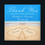 Íman Ocean Blue Beach Wedding 2 Hearding Sand<br><div class="desc">Este Casamento de Praia Azul no Oceano 2 Corações no Anel de Areia é um favor perfeito para o casamento. Os nossos produtos de casamento Blue Hearts na Praia estão disponíveis numa grande variedade de produtos para o perfeito casamento de praia. Perfeito para um casamento de cruzeiro oceânico, este coração...</div>