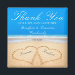 Íman Ocean Blue Beach Wedding 2 Hearding Sand<br><div class="desc">Este Casamento de Praia Azul no Oceano 2 Corações no Anel de Areia é um favor perfeito para o casamento. Os nossos produtos de casamento Blue Hearts na Praia estão disponíveis numa grande variedade de produtos para o perfeito casamento de praia. Perfeito para um casamento de cruzeiro oceânico, este coração...</div>