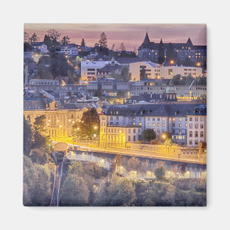 Íman Olhando Fribourg no início da noite