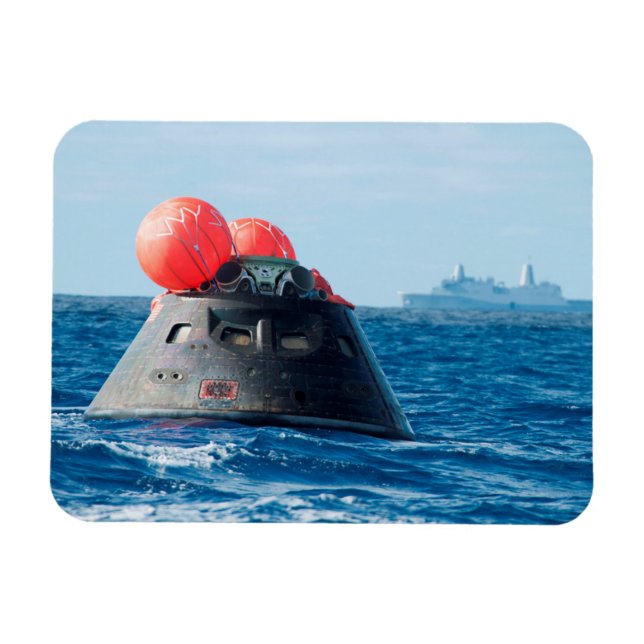 Íman Orion Capsule Spacecraft Ocean Recovery (Horizontal)