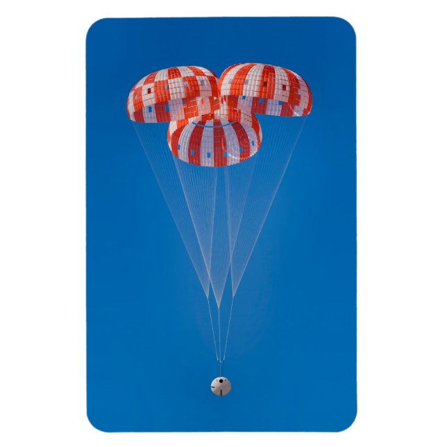 Íman Orion Spacecraft Parachute Landing (Vertical)
