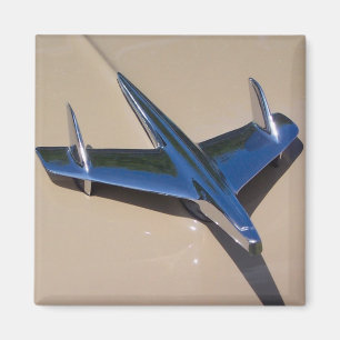 Íman ornamento clássico de capuz com fundo de coxa