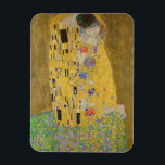 Íman Os amantes beijando o abraço de Gustav Klimt<br><div class="desc">A luz do sol brilha do abraço do ouro que rodeia os amantes da obra-prima de Gustav Klimt, The Kiss. A cena é um paradoxo de intimidade e isolamento. O casal está sobre um precipício, um campo de flores coloridas em seus pés, mas elas estão indiferentes ao mundo ao seu...</div>