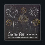 Íman Os Fogos De Artifício Pareciam Pretos Dourados Sal<br><div class="desc">Fogos de artifício Malditos Imã salve o dia Dourados Pretos - design apresenta um fundo de madeira rústico com lanternas penduradas numa neve coberta por cada galho verde de árvore. Consulte produtos correspondentes neste design encontrado na coleção nesta página.</div>