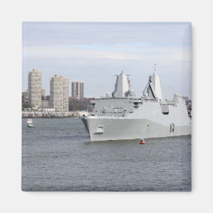 Íman Os fuzileiros navais e os marinheiros equipam os