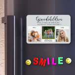Íman Os netos enchem um lugar no seu coração 3 Foto<br><div class="desc">Adicione suas próprias fotos a este ímã flexível. O poema dos netos diz: "Os netos enchem um lugar no seu coração que você não sabia que estava vazio" com letras de mão com corações amorosos. O modelo de foto é configurado para que você adicione 3 fotos, que são exibidas no...</div>