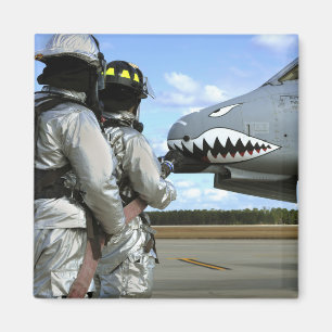 Íman Os sapadores-bombeiros distribuem uma mangueira de